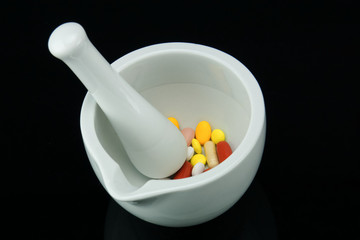 Medikamente im Mörser