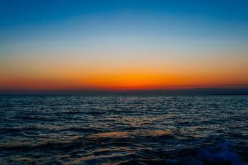 Obraz premium Sunset on the sea or ocean with beautiful blue sky. Sunset or sunrise scene landscape background concept image.