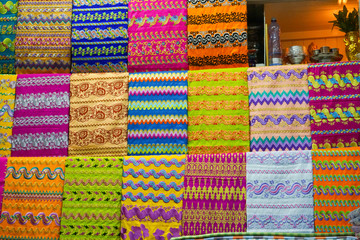 Myanmar étal de sarong au marché bogyoke Yangoon