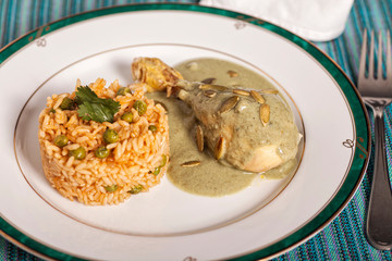 Pollo en pipián verde