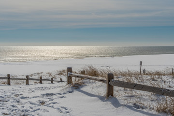 Fototapeta na wymiar Empty beach after snowfall