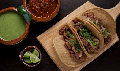 Tacos de carne asada