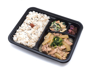 豚肉と大根の炒め物の弁当（麦ご飯）