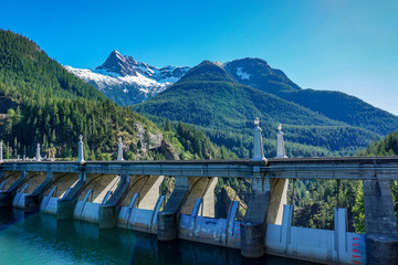 Obraz na płótnie Canvas bridge in the mountains