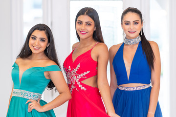 3 Teens Going To Prom