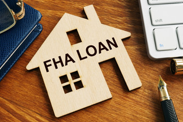 FHA loan written on the model of home. - obrazy, fototapety, plakaty