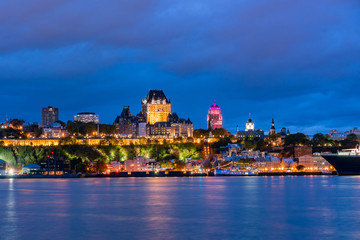 Fototapeta na wymiar Night view of the Quebec city skyline with Fairmont Le Château Frontenac