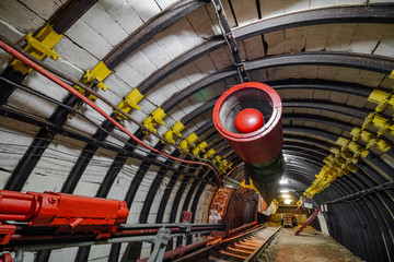 Mine equipment and ventilation in underground coal mine