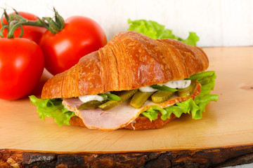 Croissat with ham and cucumbers