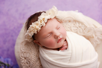 Fototapeta na wymiar Newborn baby girl - 12 days old