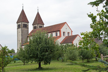 Fototapeta na wymiar Basilika St. Peter und Paul in Niederzell, Reichenau, Bodensee