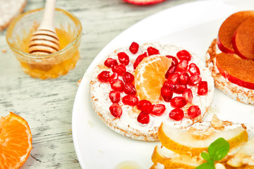Rice Crisp bread healthy snack with tropical fruit