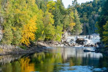 Fototapeta na wymiar Beautiful fall color of Montmorency Falls