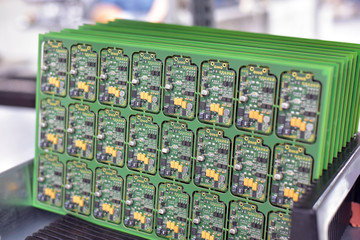 bestückte Hauptplatine in der Fertigung einer Elektronikfabrik // assembled motherboard in the...