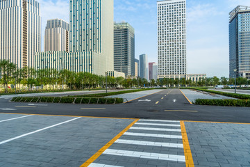 Obraz premium empty car park with downtown city space background