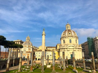 Fototapeta na wymiar Fori di Traiano, Colonna di Traiano e chiese romane, Roma, Italia