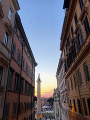Fototapeta na wymiar Colonna di Traiano al tramonto, Roma, Italia