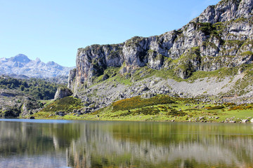 Fototapeta na wymiar Panoramic view of Covadonga Lakes in Asturias, Spain