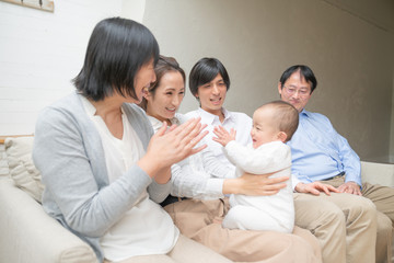 3世代家族 家族団らん