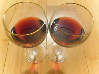 tasting red wine 