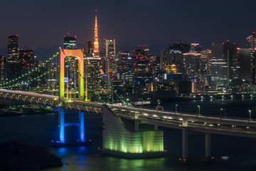 東京湾の夜景　レインボーブリッジとビル群１