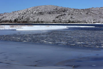 山中湖、冬の山中湖、湖畔風景、雪、初雪の山中湖