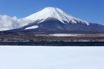 冬の富士山、雲、1月の富士山、山中湖、快晴富士、冬富士