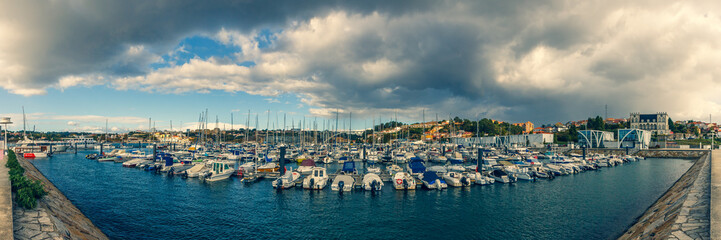 Fototapeta na wymiar Yachts in Douro marina, Porto