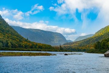 Fototapeta na wymiar Beautiful fall color of Jacques-Cartier National Park