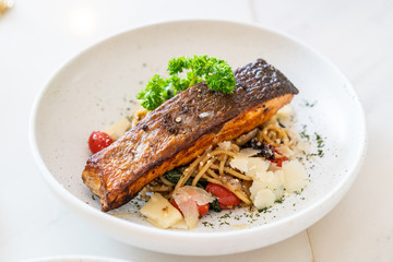 stir-fried spaghetti with salmon