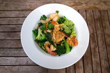 Garlic Prawn and Steam Vegetables with black pepper
