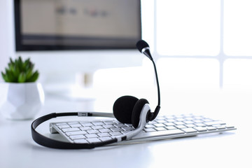 Communication support, call center and customer service help de