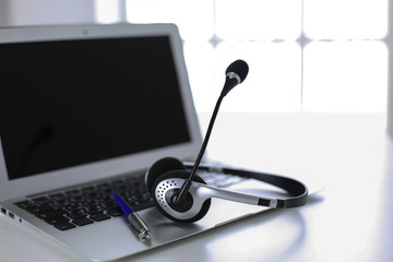 Communication support, call center and customer service help de