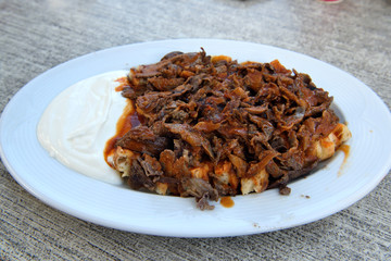Plate of iskender kebab