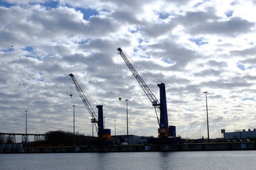 Obraz premium Krananlage am Hafen