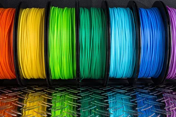 Gordijnen 3D colorful bright  row of spool 3d printer filament black metal background  © stockphoto-graf