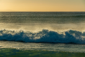 vague à l'heure dorée 