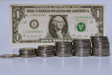 El dólar y el peso mexicano se mantienen estable.