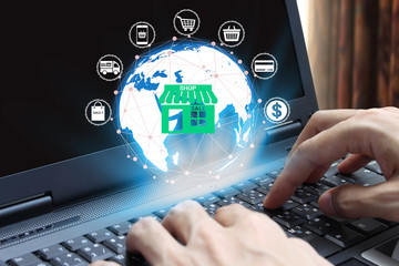 Obraz premium Hand use laptop computer with shopping online icon technology, E-coooerce internet concept, Internet Concept of global business.