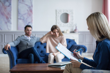 Fototapeta premium Couple at a reception at the psychologist.