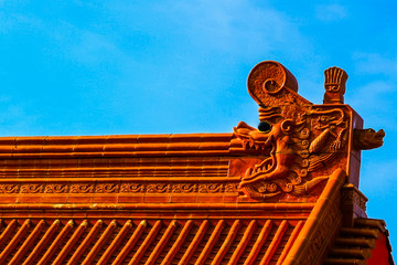 Fototapeta premium Beautiful Chinese temple roof details with colorful architectural work at Wat Leng Nei Yi 2, Nonthaburi, Thailand.
