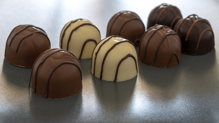 cioccolatini ripieni vari gusti vassoio coccio scuro fronte