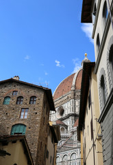 dome of the Duomo of the city of Florence between the houses of