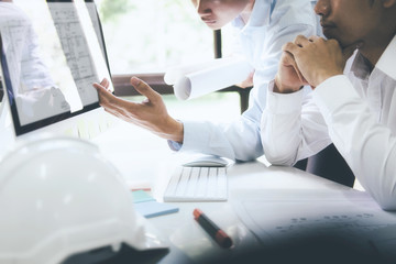 Engineer meeting for architectural project