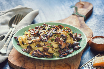 Tagliatelle with grilled mushrooms and cheese