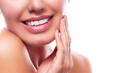 Obraz premium Pretty woman smile against a white background with copyspace, isolated