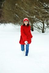 Fototapeta na wymiar Adorable kid girl in winter