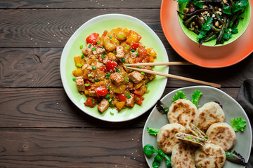 Sichuan food. Cina. Cina. Chinese meat pie - xian bing. Panfried. Tofu and peppers. Green beans with walnuts.