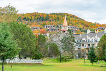 Fototapeta na wymiar Lakeside scenic of Mont-Tremblant National Park in fall color