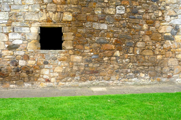 Pared de piedra con ventana